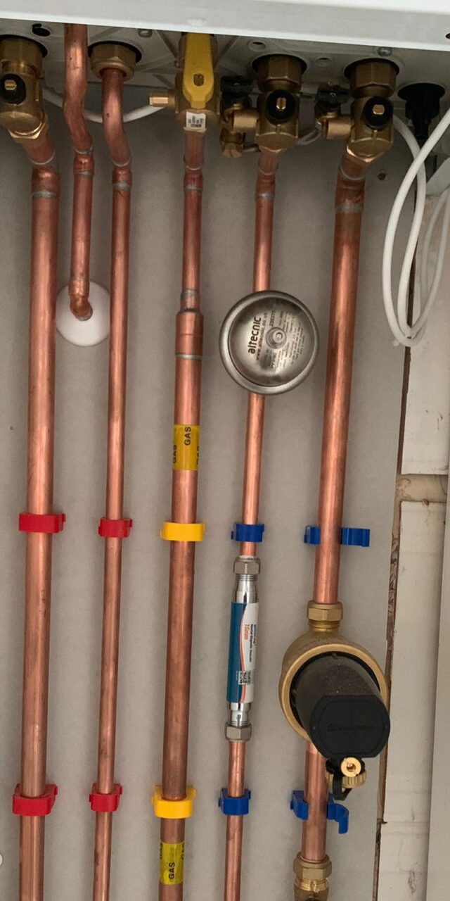 https://rnrplumbing.co.uk/wp-content/uploads/2023/09/11d23e81-8c39-40e3-897e-5bf14e962c48-e1694512721590-640x1280.jpeg
